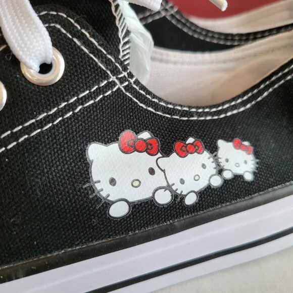 NWT HELLO KITTY LOW TOP SNEAKERS SZ 10 - Picture 5 of 7